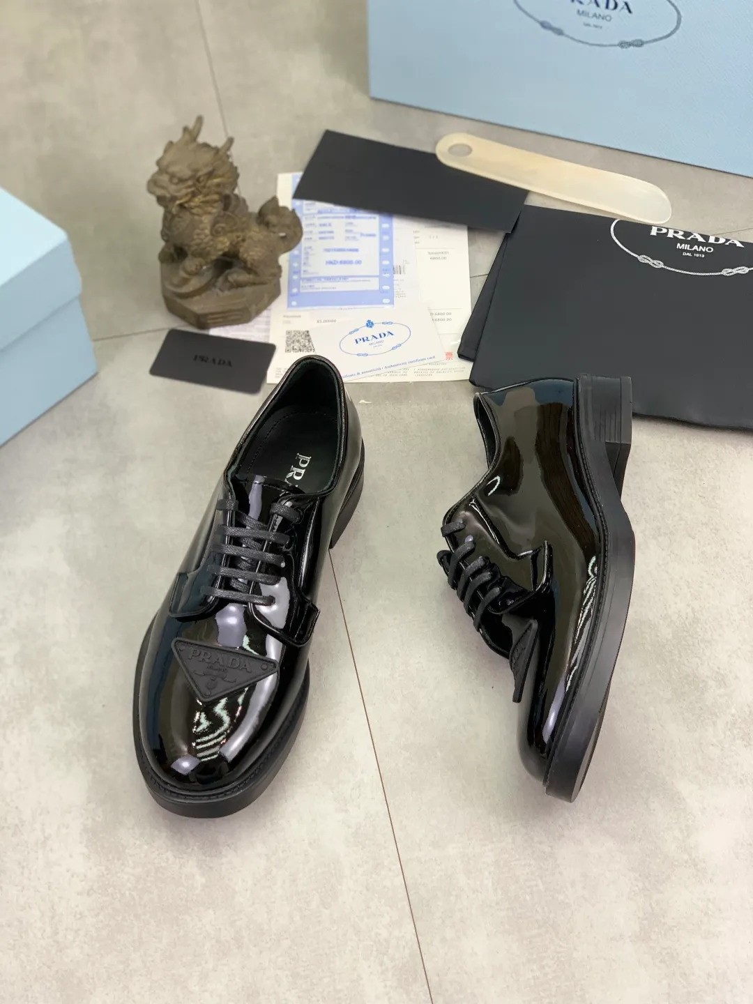 Men's Men's Shoes💰P640💰[New Style] High Quality Water-dyed Niuli 🆘[PRADA] Prada's latest casual business leather shoes for men! Listed simultaneously! The fabric is made of specially imported original calfskin, and the interior is made of imported water-dyed cowhide. It is absolutely luxurious and leads the fashion trend. High-end combination rubber outsole, size: 38-44 (45 and 46 can be customized) 3️⃣ colors available